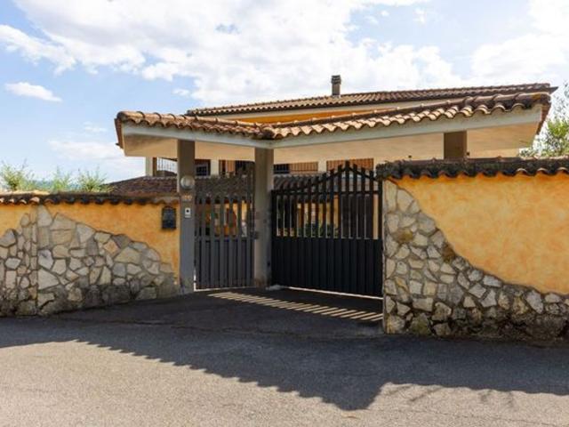 Appartamento in vendita a Villaggio Rinascita, Roma Capitale