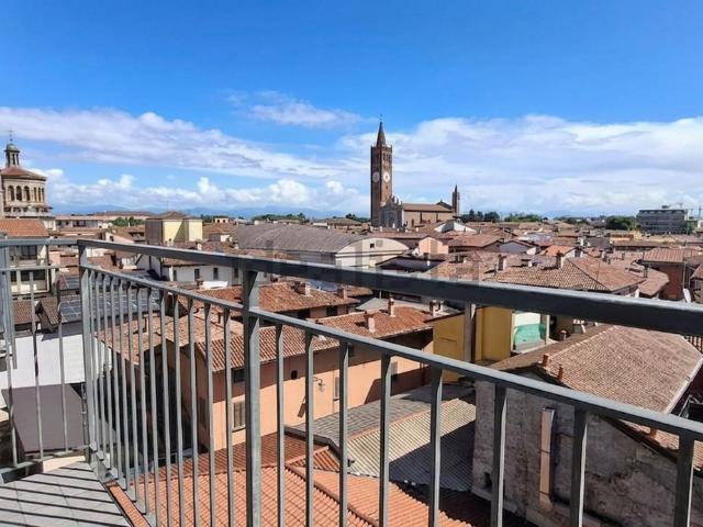 Appartamento in vendita a Treviglio, Lombardia