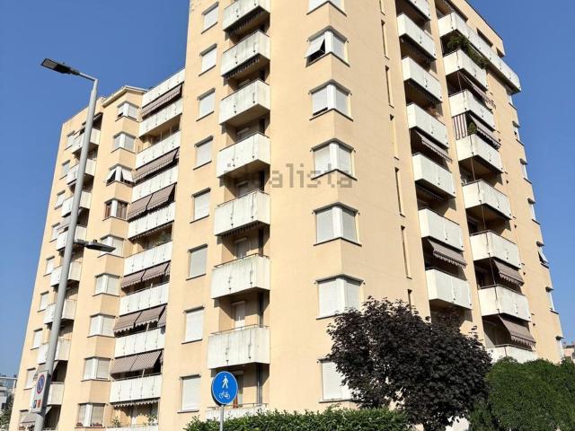Appartamento in vendita a Meda, Lombardia