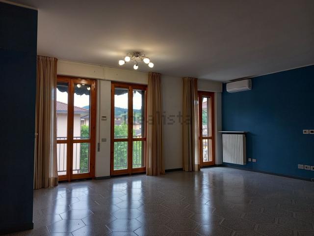 Appartamento in vendita a Casteggio, Lombardia