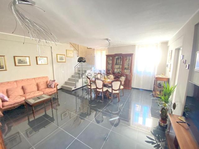 Appartamento in vendita a Samarate, Lombardia