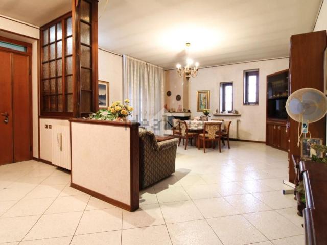 Appartamento in vendita a Cava Manara, Lombardia