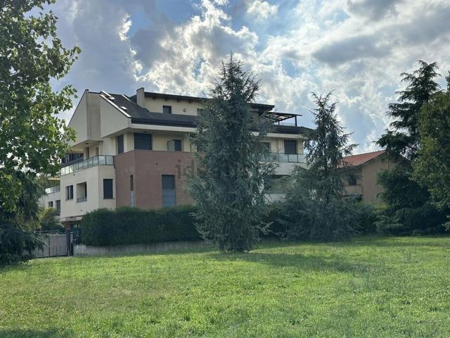 Attico in vendita a Vanzago, Lombardia