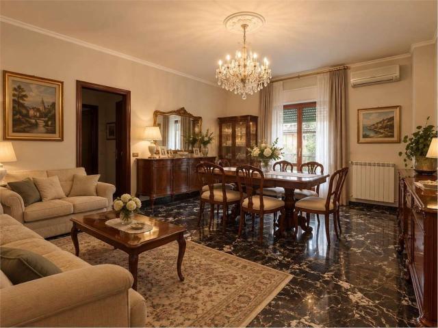 Appartamento in vendita a Sarzana, Liguria
