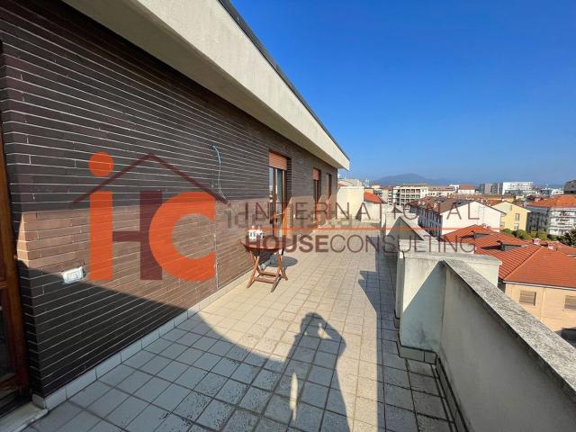 Attico in vendita a Borgo Palazzo, Bergamo
