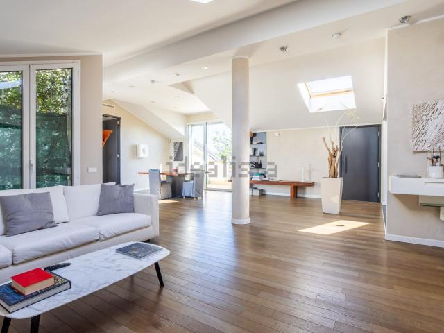 Appartamento in vendita a Biassono, Lombardia