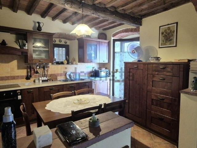 Appartamento in vendita a Pontecimato, Carrara
