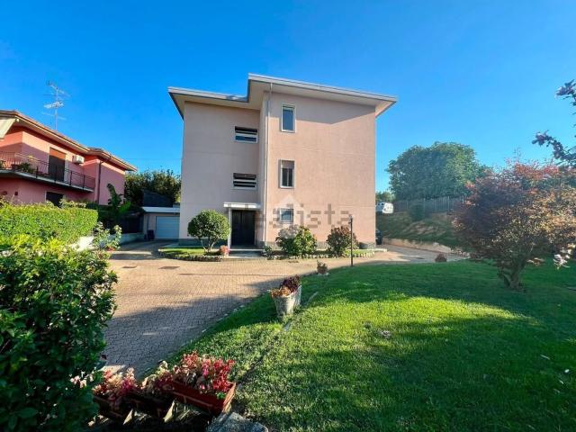Appartamento in vendita a Bizzozero, Varese