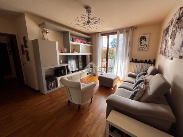 Appartamento in vendita a Tradate, Lombardia