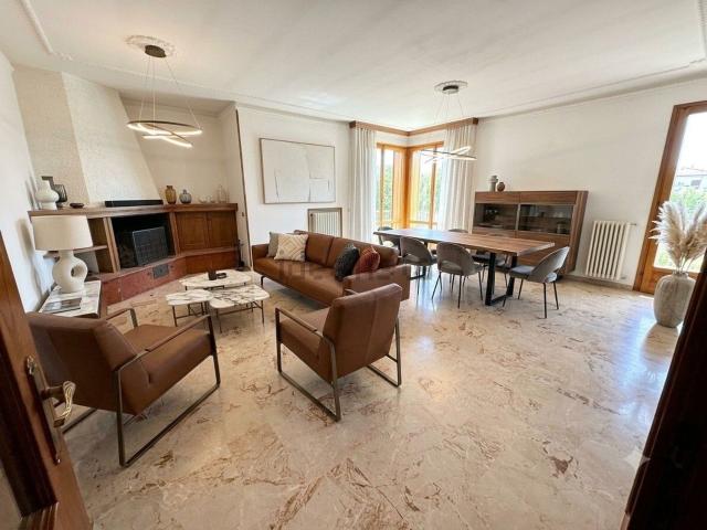 Attico in vendita a Unione dei comuni del Distretto Ceramico, Sassuolo