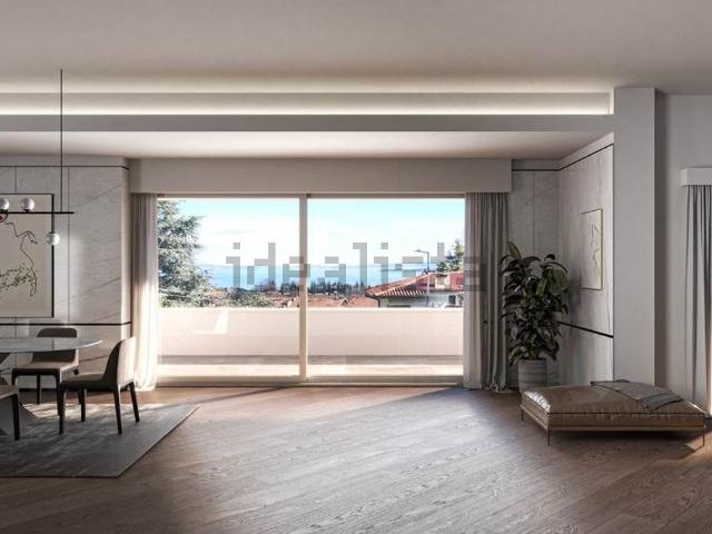 Attico in vendita a Padenghe Sul Garda, Lombardia
