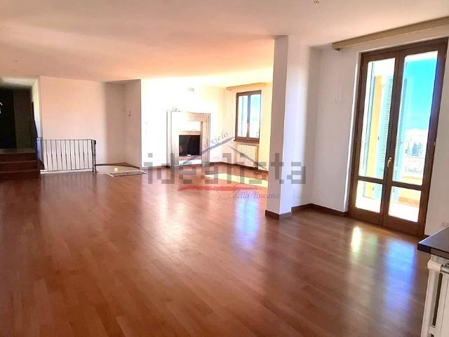 Appartamento in vendita a Poggiola, Palazzo Del Pero