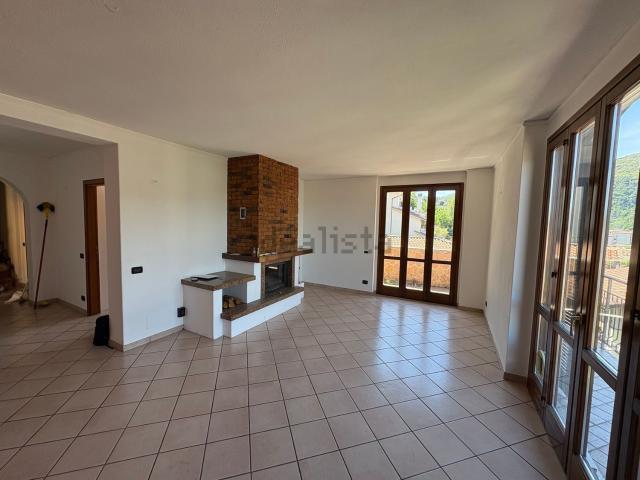 Appartamento in vendita a Como, Lombardia