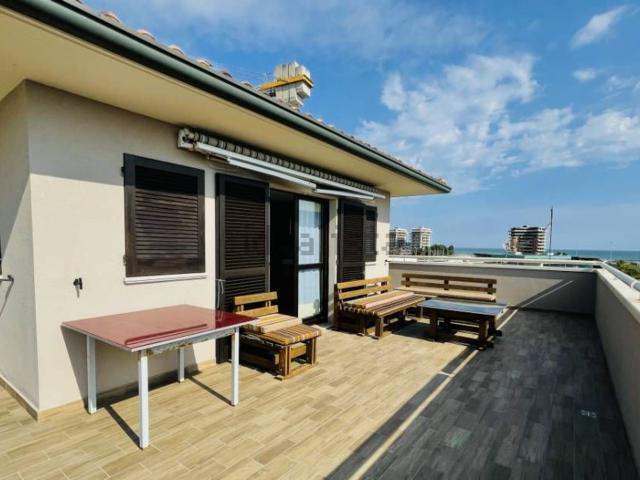 Appartamento in vendita a Pesaro, Pesaro E Urbino