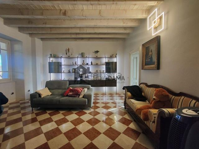 Appartamento in vendita a Lonato, Lombardia