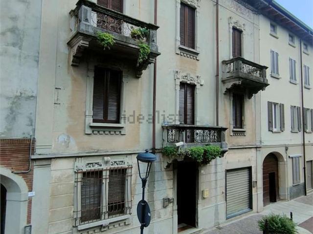 Appartamento in vendita a Molteno, Lombardia