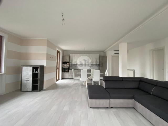 Appartamento in vendita a Lonato, Lombardia