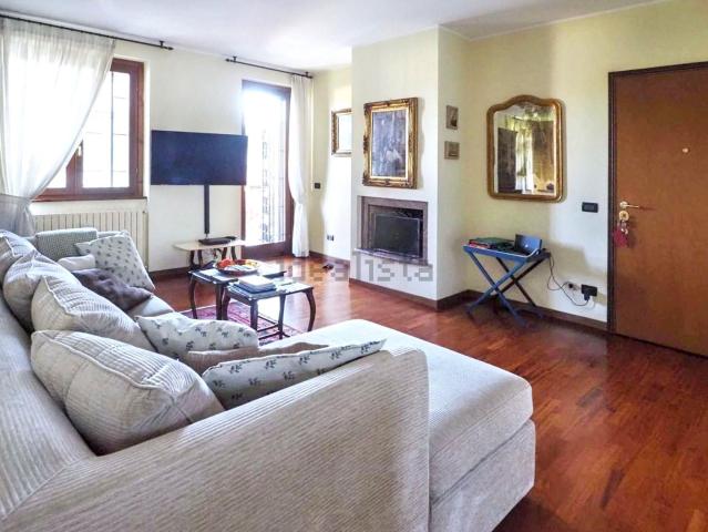 Appartamento in vendita a Imbersago, Lombardia