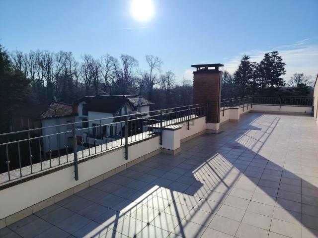 Attico in vendita a Biassono, Lombardia