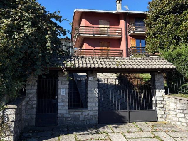 Appartamento in vendita a Rezzago, Lombardia