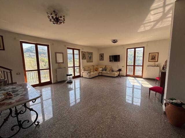 Appartamento in vendita a Salerno, Campania