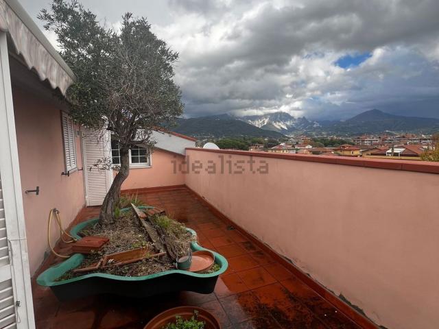 Attico in vendita a Marina di Carrara, Carrara