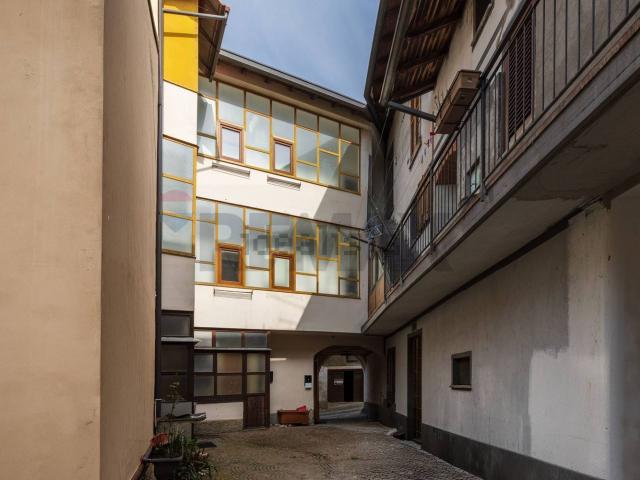 Appartamento in vendita a Castronno, Lombardia