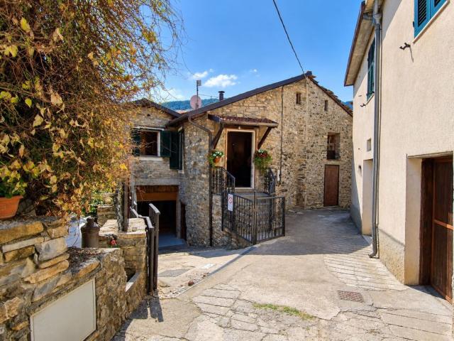 Appartamento in vendita a Acquetico, Pieve di Teco