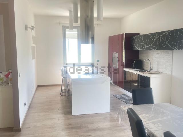 Appartamento in vendita a Carate Brianza, Lombardia