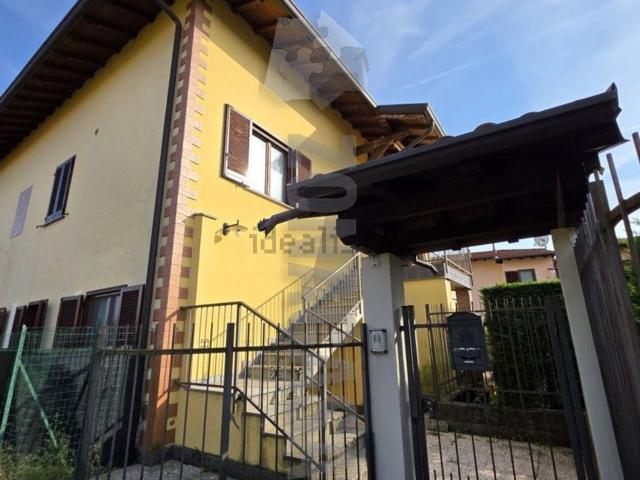 Appartamento in vendita a Angera, Lombardia