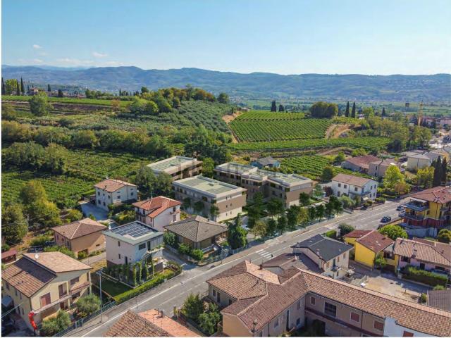 Appartamento in vendita a Corrubbio di Negarine, San Pietro In Cariano
