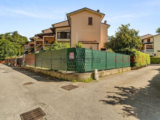 Appartamento in vendita a Lacchiarella, Lombardia