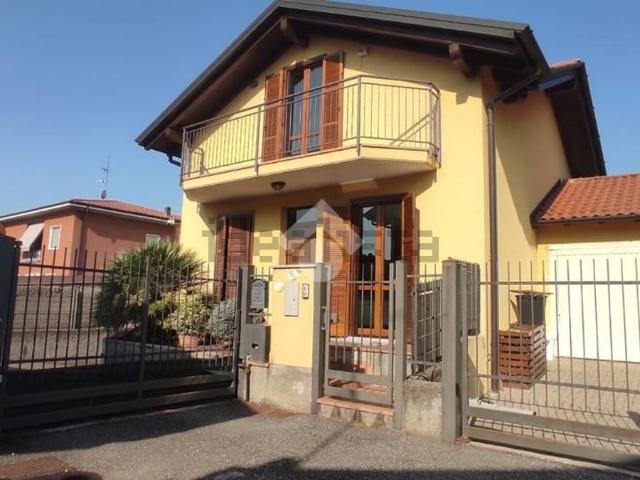 Appartamento in vendita a Ferno, Varese