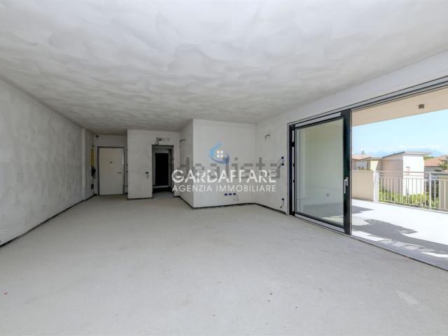 Attico in vendita a Desenzano Del Garda, Brescia