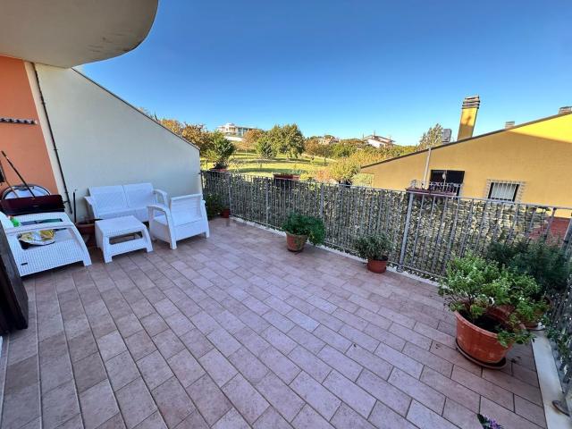 Appartamento in vendita a Pesaro, Pesaro E Urbino