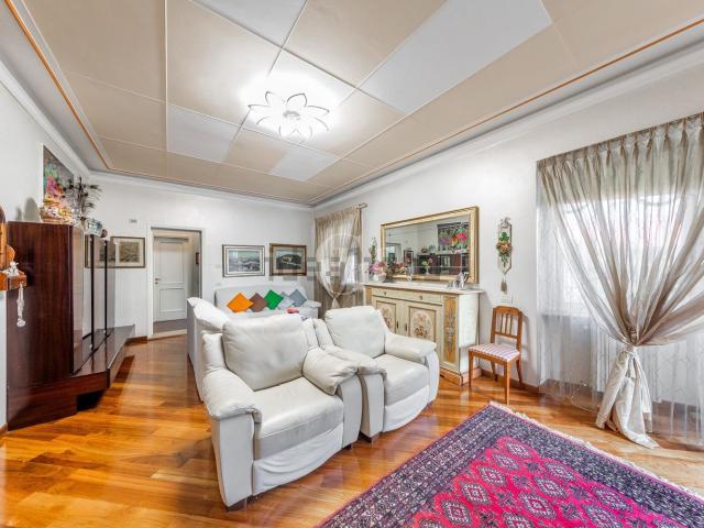 Appartamento in vendita a Desenzano Del Garda, Lombardia
