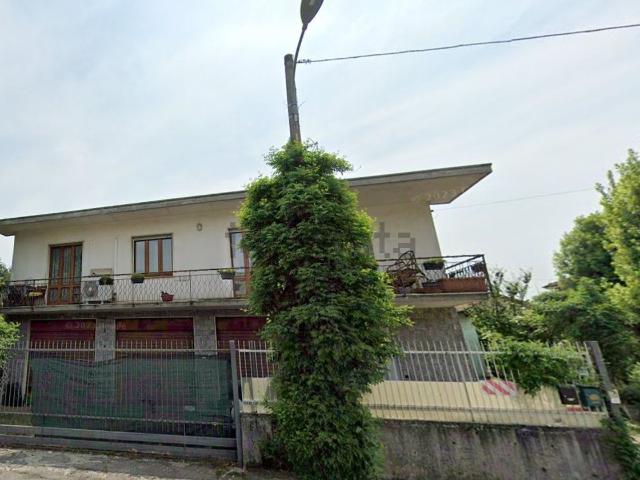 Appartamento in vendita a Oggiona Con Santo Stefano, Lombardia