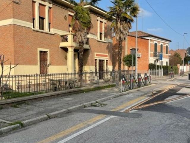 Appartamento in vendita a Ferrara, Reggio Emilia