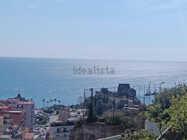Appartamento in vendita a Salerno, Campania