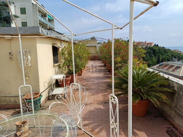 Attico in vendita a Borgoratti, Serra Riccò