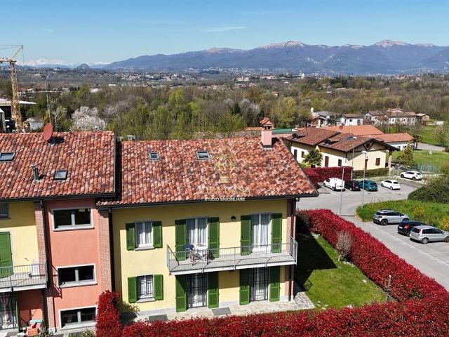 Attico in vendita a Cassago Brianza, Lombardia