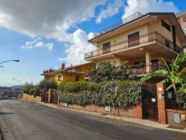 Appartamento in vendita a Fasano, Gravina Di Catania