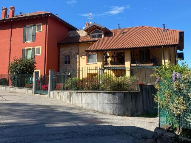 Appartamento in vendita a Angera, Lombardia