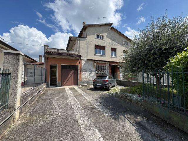 Appartamento in vendita a Rezzato, Lombardia