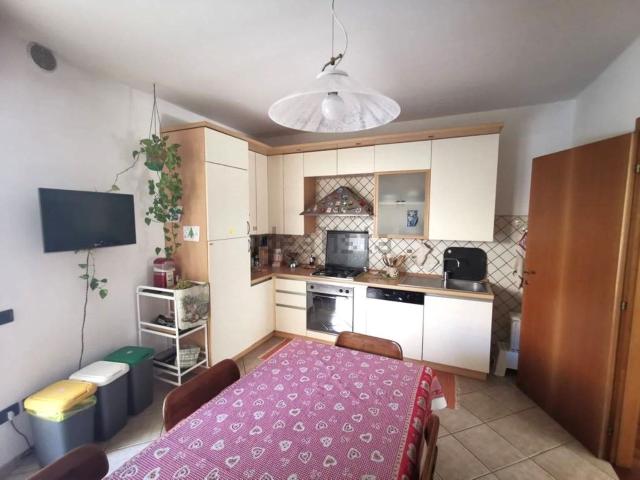 Appartamento in vendita a Pesaro, Pesaro E Urbino