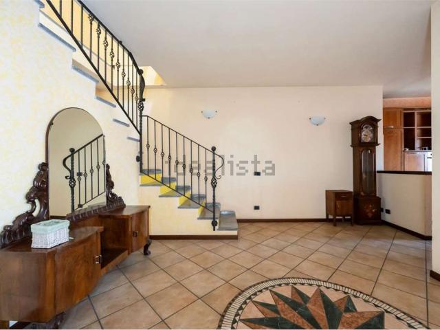 Appartamento in vendita a Menzago, Sumirago