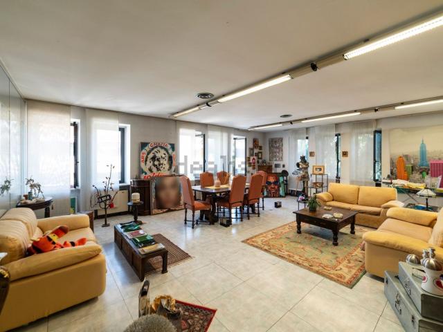 Appartamento in vendita a Bareggio, Milano