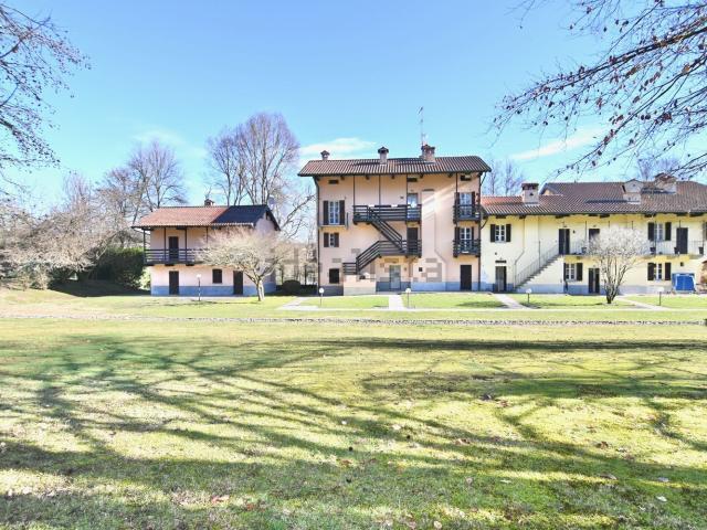 Appartamento in vendita a Abbazia, Sesto Calende