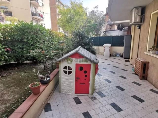 Appartamento in vendita a Pesaro, Pesaro E Urbino