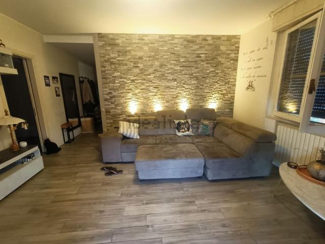 Appartamento in vendita a Pesaro, Pesaro E Urbino